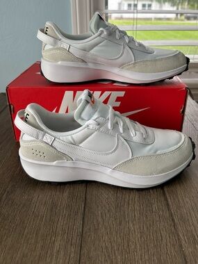 Nike Waffle Debut Sneakers Women’s Size 11 NWT White Casual Retro Running Shoes